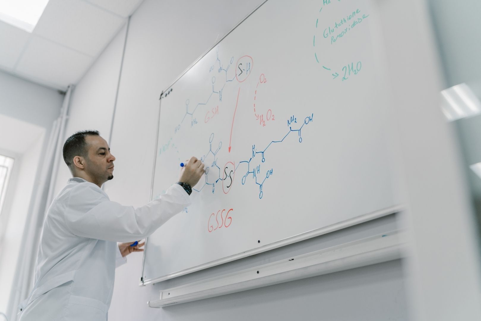 Làm PhD ở châu Âu thu nhập bao nhiêu? Chênh lệch hơn 20 lần giữa các quốc gia