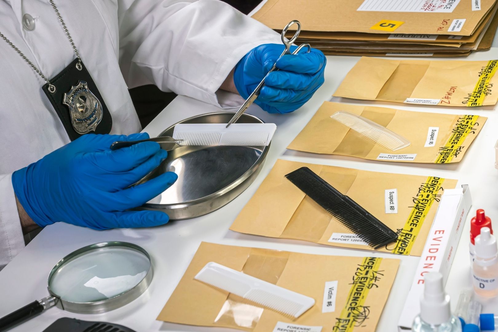 nghề pháp y.jpg