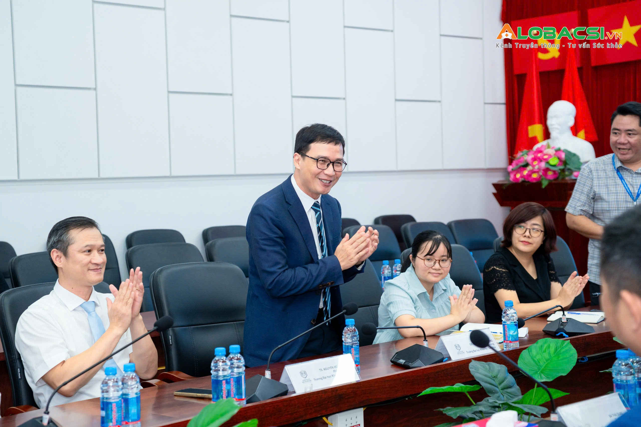 AloBacsi ký hợp tác với ĐH Khoa học Sức khỏe 2.jpg