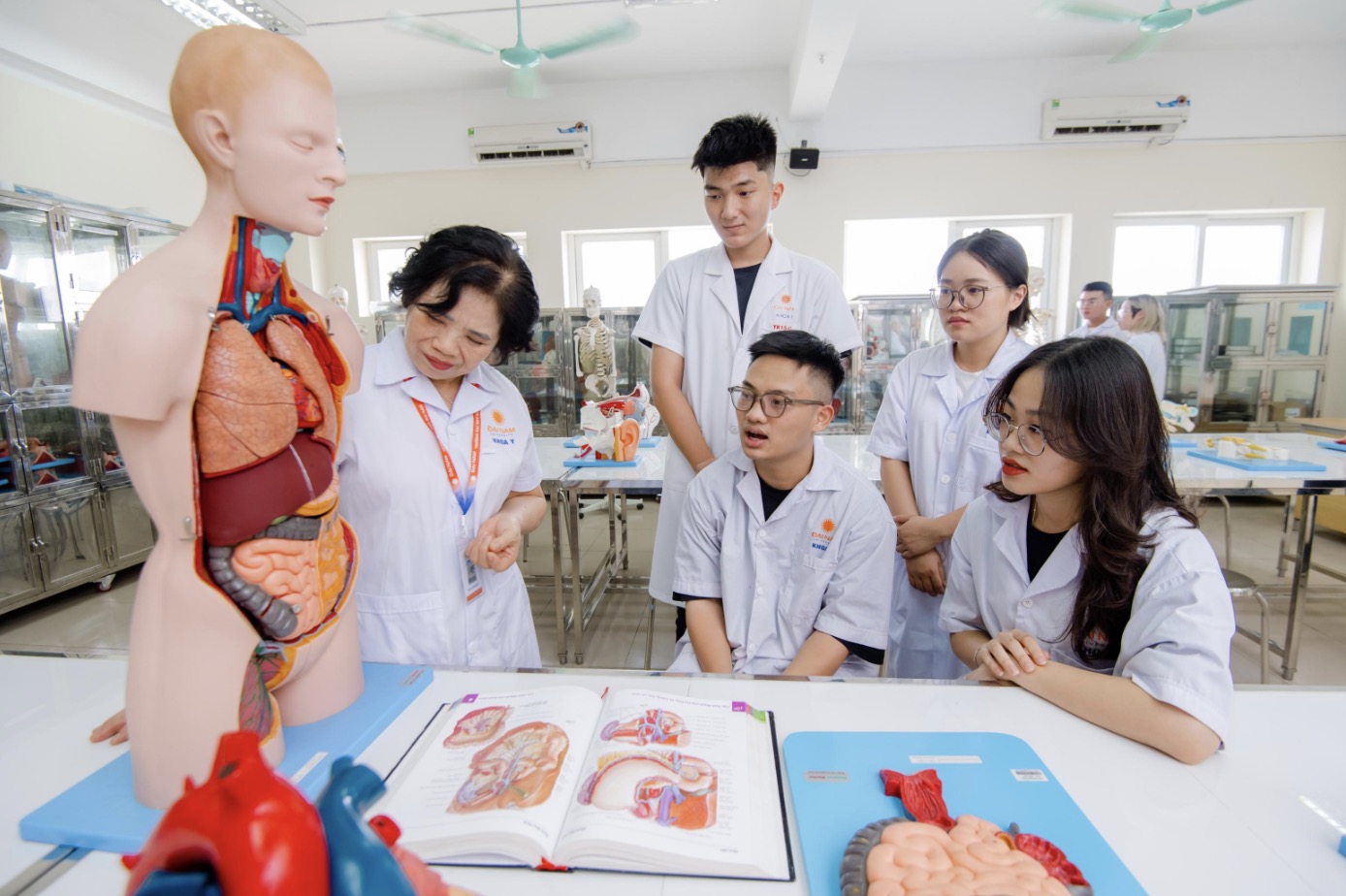 Cả nước có 34 cơ sở GDĐH đào tạo Y khoa, điểm chuẩn chênh lệch đến 8 điểm