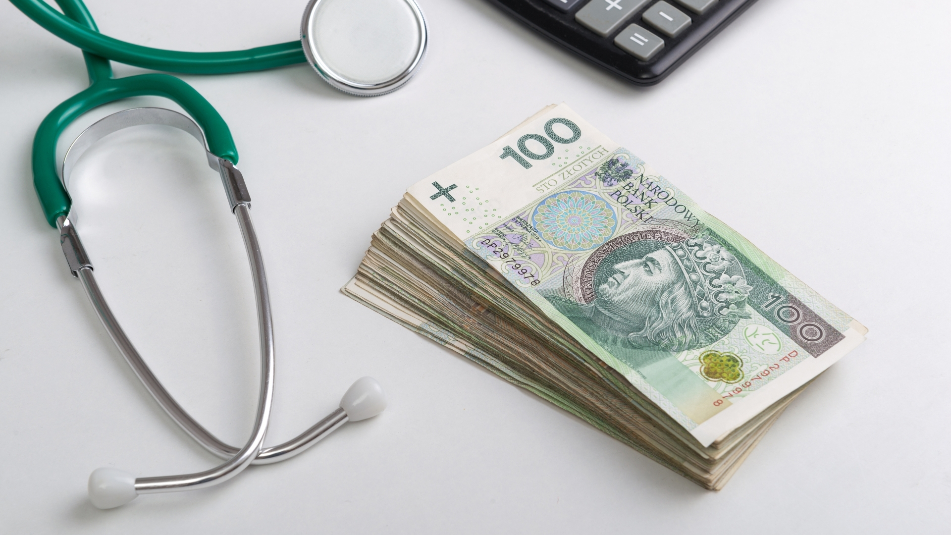 Thu nhập bác sĩ Mỹ 2025: Nhiều chuyên khoa vượt 500.000 USD/năm