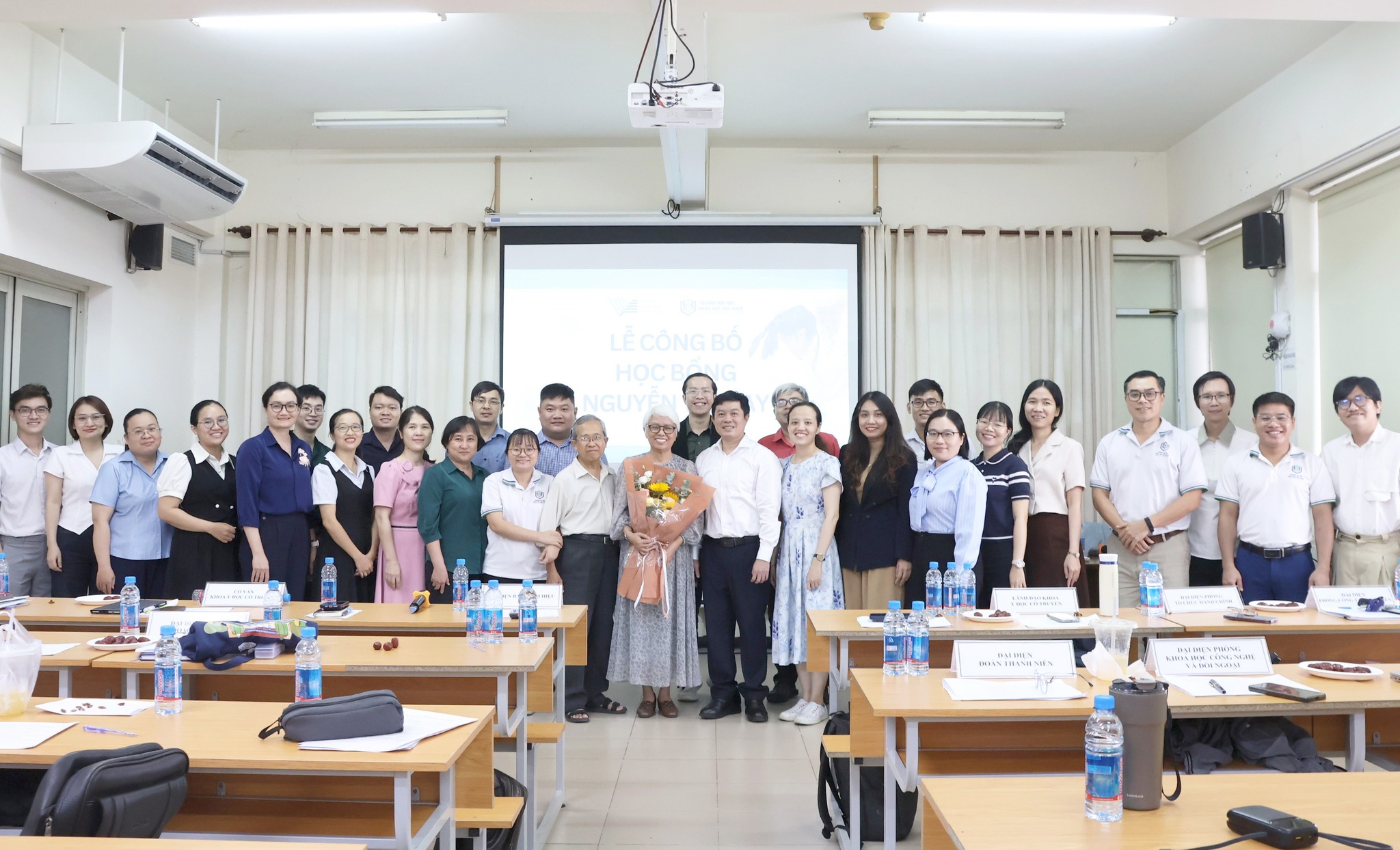 Trường ĐH Khoa học Sức khỏe công bố Quỹ học bổng Nguyễn Thị Bay dành cho sinh viên Y học cổ truyền yêu thích nghiên cứu khoa học