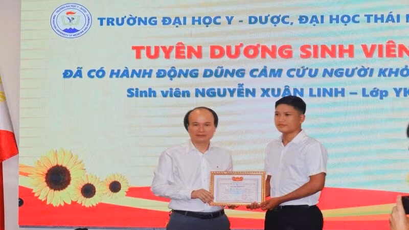 Nam sinh y khoa cứu sống bé trai đuối nước giữa thác dữ, được đặc cách tuyển dụng làm giảng viên