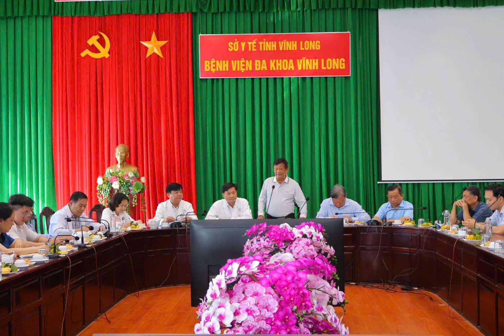 Bệnh viện Đa khoa Vĩnh Long đón đoàn chuyên gia Gan Mật Tụy ĐBSCL, thúc đẩy hợp tác chuyên môn và phát triển khoa học