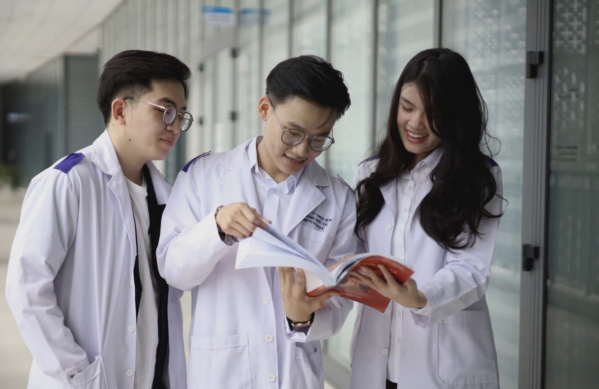 100% chương trình đào tạo khối ngành Sức khỏe phải có cơ sở thực hành được ký kết hợp tác ổn định tối thiểu 5 năm