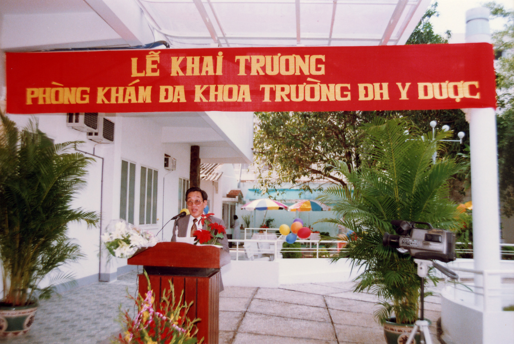 GS TS BS. Nguyễn Đình Hối phát biểu tại Lễ khai trương Phòng khám Đa khoa Trường Đại học Y Dược TP. Hồ Chí Minh, một dấu mốc quan trọng trong quá trình hình thành .jpg