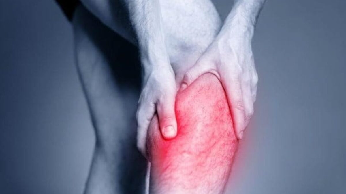 Viêm cơ, tiêu cơ vân do tương tác thuốc atorvastatin và clarithromycin: Thông tin từ tạp chí Australian Prescriber