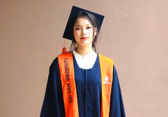 Nữ thủ khoa đầu tiên của Khoa Y Đại học Đại Nam và giấc mơ đứng trong phòng mổ