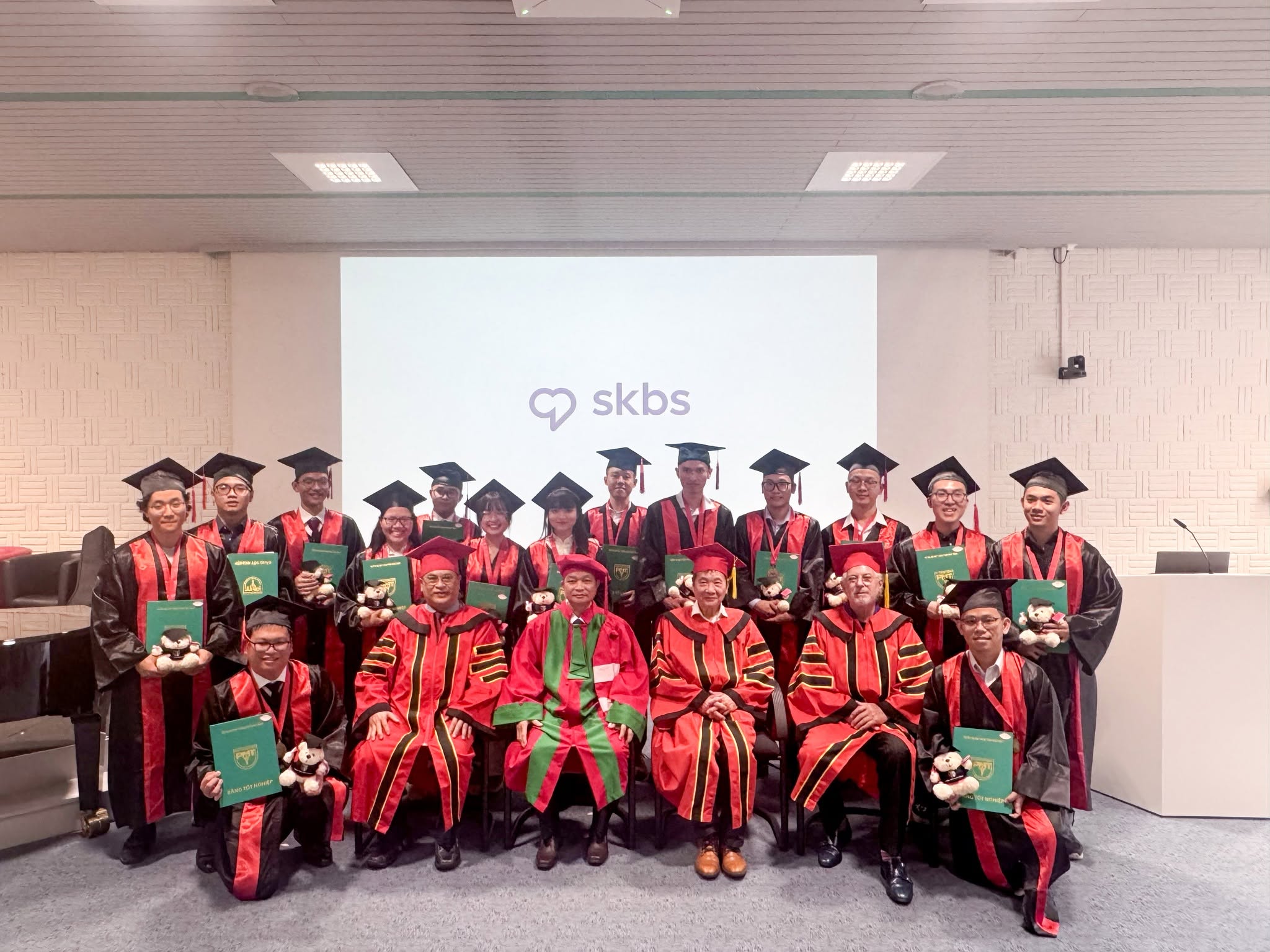 15 tân bác sĩ Khoa Y Việt - Đức của Đại học Y khoa Phạm Ngọc Thạch tốt nghiệp tại Đức
