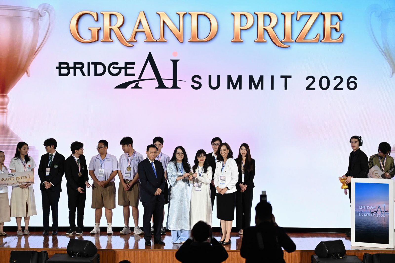ĐH Y Dược TPHCM ghi dấu ấn tại BRIDGE-AI Summit 2026 tổ chức tại Đại học Chulalongkorn