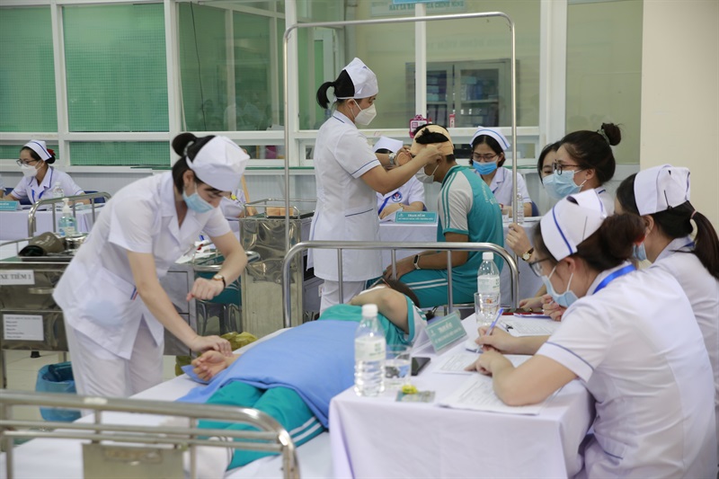 Chính thức áp dụng phụ cấp ưu đãi nghề mới cho nhân viên y tế, những ai được hưởng?